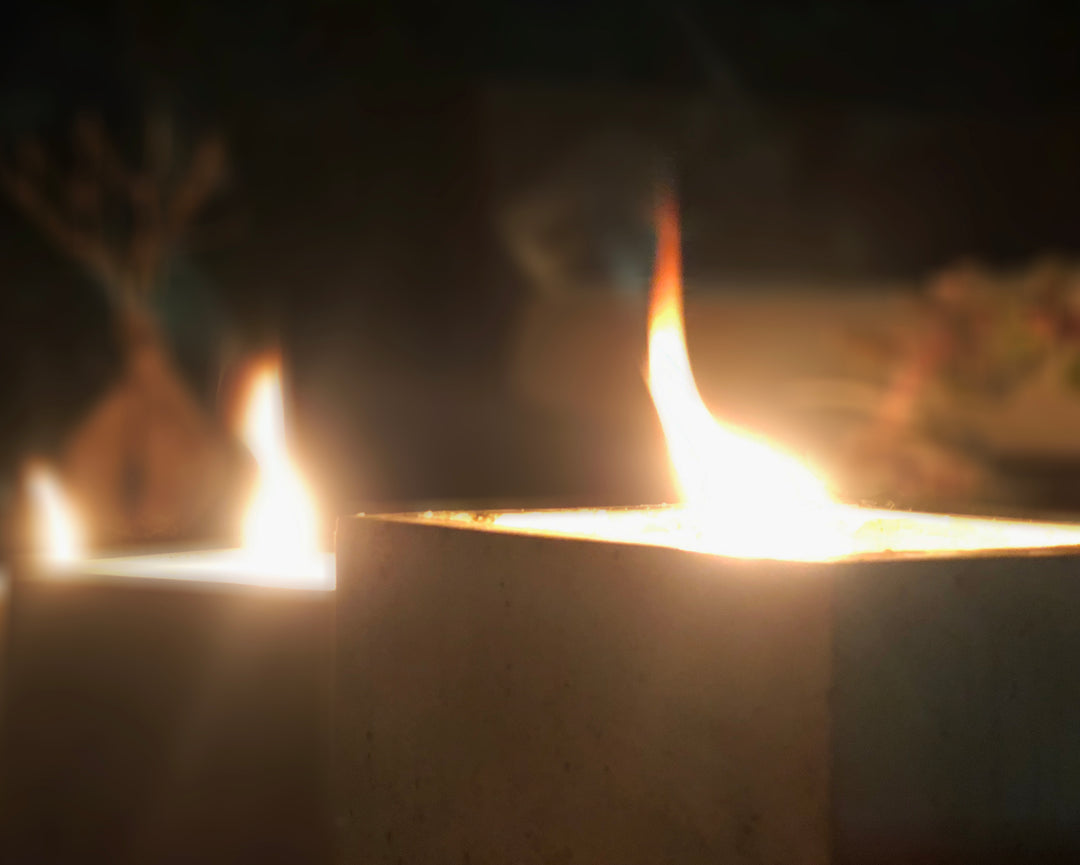 BLOQ - Indoor Feuer aus Beton. Einfach Wachs nachfüllen.
