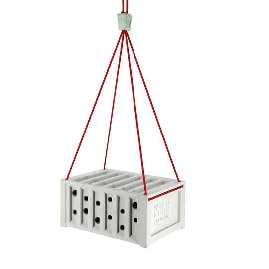 BEECONTAINER - Bienenhotel aus Beton im Container-Design