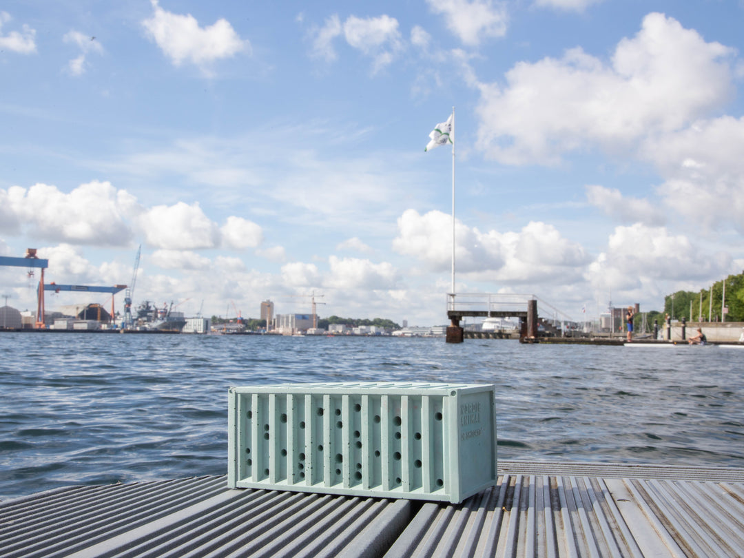 BEECONTAINER - Bienenhotel aus Beton im Container-Design