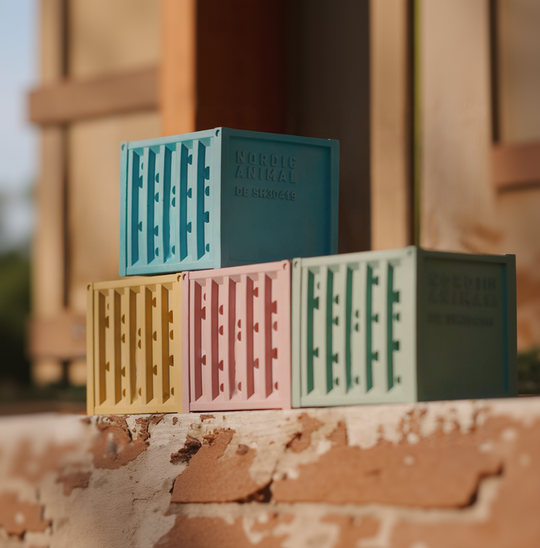 BEECONTAINER - Bienenhotel aus Beton im Container-Design